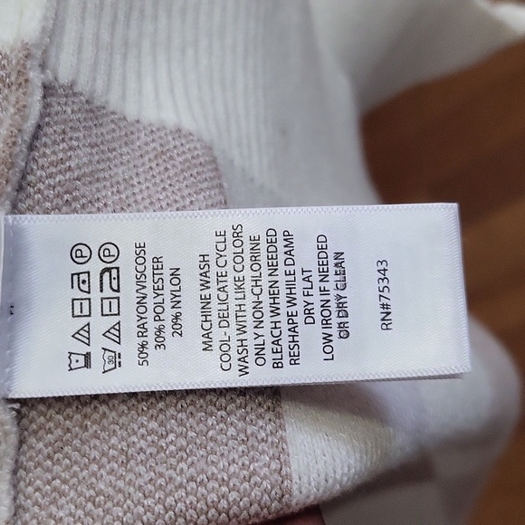 Beautiful cardigan. - Picture 8 of 8